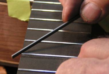 Cách chỉnh action đàn guitar khi nó quá cao hoặc quá thấp