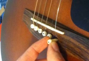 Hướng dẫn thay dây đàn Acoustic Guitar