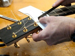 Cách chỉnh action đàn Guitar 2