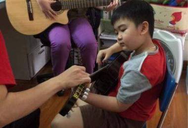Nhận giáo viên dạy đàn Guitar tại nhà